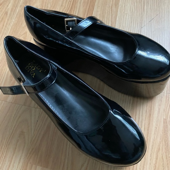 Dolls Kill heel (high pump) 
Worn once for a photoshoot - Picture 5 of 7